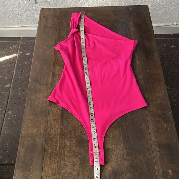 NWT Adreamly Sexy Sleeveless One Shoulder Cut Out Back Bodysuit Large - Picture 7 of 12